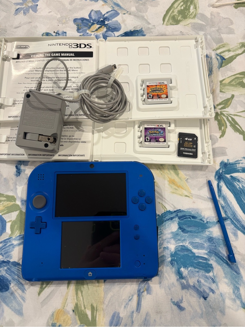 Nintendo 2DS XL Blue Handheld Console with Games, Charger & Stylus